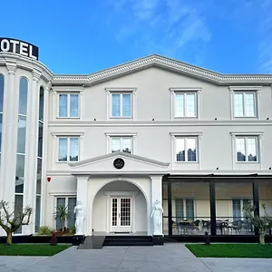 Otel Reign ****