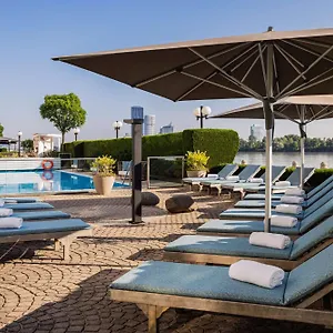 4* מלון Hilton Waterfront